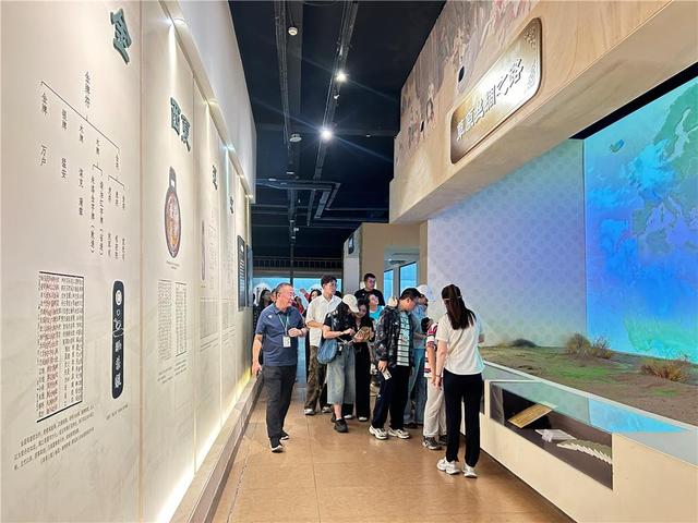 2025年范长江行动—香港传媒学子探寻二连浩特市