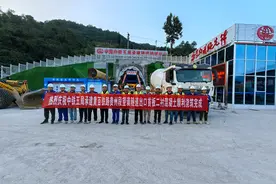 黄百铁路（贵州段）望谟隧道出口首模二衬成功浇筑完成图片