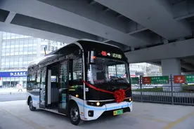 开新车、开新线 120台升级公交新车亮相成都街头图片