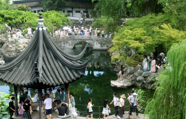 江苏苏州：立秋暑热未消 狮子林觅清凉
