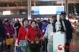兰州铁路局开行重阳节旅游专列图片
