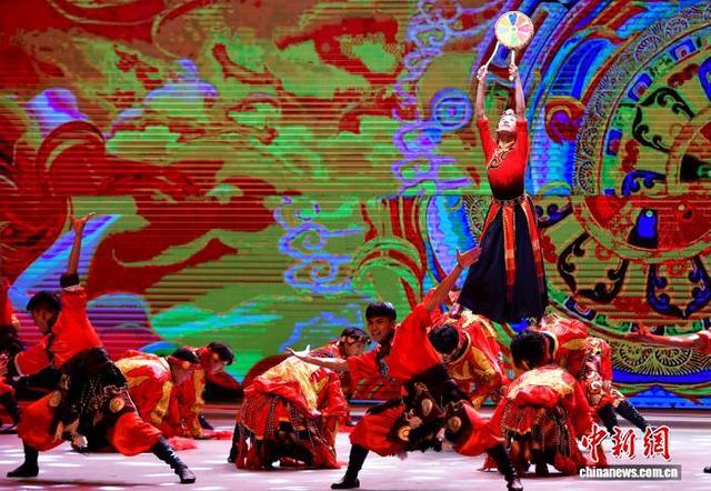拉萨举行专场慰问演出庆祝西藏自治区成立60周年