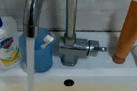 重庆酉阳一小区自来水持续多年浑浊有异味？涉事水厂：未发现异常图片