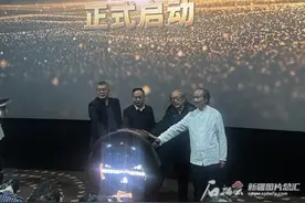 纪录片《一生的麦地》在乌鲁木齐举行放映会图片