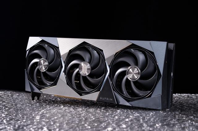 微星GeForce RTX 5080超龙SOC显卡评测：实力出众的“西装暴徒”