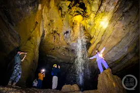 重庆南川：石膏洞穴徒步热 “地质走廊”引客来图片