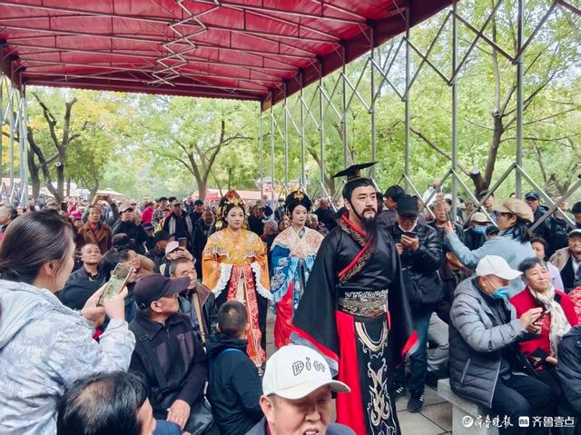 来济南千佛山，热热闹闹赶庙会