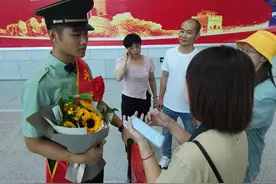 尊崇感爆棚！家乡军民迎接退伍老兵返乡图片