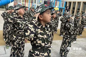 强国有我！这所幼儿园开展“我是小小兵”活动图片
