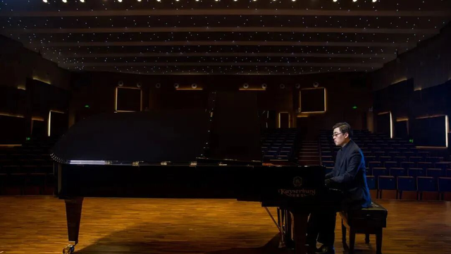 实拍揭秘！9层「垂直文化聚落」，福田新地标