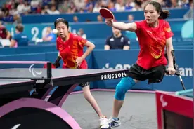 中国乒乓球队首金！广东“00后”小将黄文娟巴黎残奥会夺冠图片