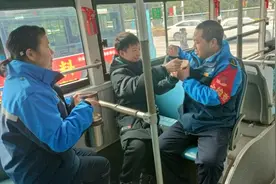 儿子自制元宵汤圆 被“投喂”的父亲既惊喜又感动图片