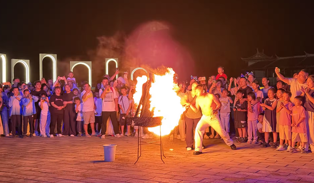 国庆爆火！福建侠天下刷屏，游客直呼：“这哪是景区？分明是武侠梦照进现实！