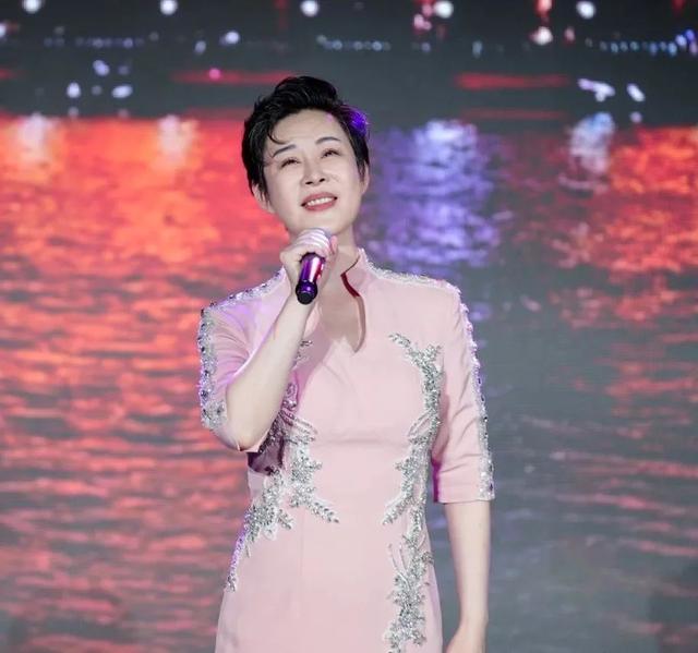 “相约滨海之夏”广场文化系列活动闭幕式暨“玉兰枝头听江南”江南民歌展演顺利举办