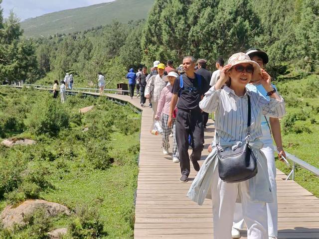 穿行祁连山冰沟河 徒步漫品山间“野”趣
