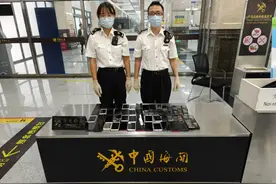 旅客携带60台废旧手机进境时被查，海关提醒：我国禁止以任何方式进口洋垃圾图片