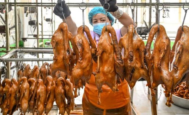 拼多多发布《2025农产品上行半年报》：“多多好特产”加码扶持农货商家，农产品销量同比增长47%