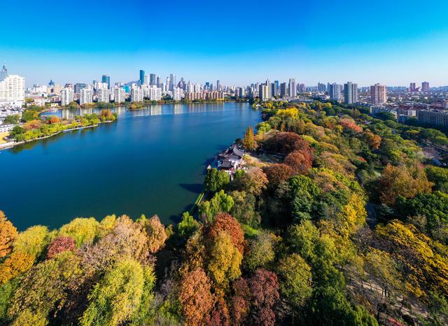 碧水蓝天，莫愁湖初冬好风光