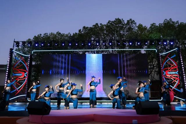 “相约滨海之夏”广场文化系列活动闭幕式暨“玉兰枝头听江南”江南民歌展演顺利举办