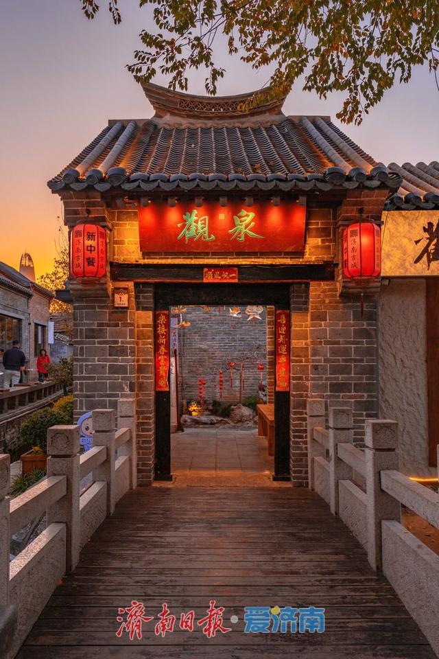 济南西更道街：夜色中的泉城古韵与潮流烟火