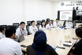 巴基斯坦夫妇带2岁女儿跨国求医，诞下健康小宝后用脐带血救大宝图片