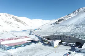 超级隧道贯天山图片