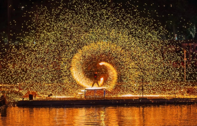 【邕江夜游&南宁火秀】一张船票，解锁双倍浪漫！