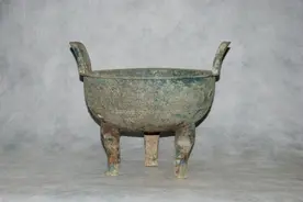 【馆长讲文物故事】春秋窃曲纹双耳铜鼎时代"礼崩乐坏"的故事图片