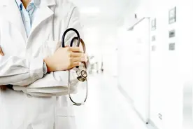 大冬天中暑，84岁大爷双肺都白了！这个爱好有风险……图片