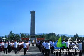 蓝山县举行向烈士敬献花篮暨《烈士光荣证》颁授活动图片