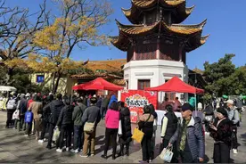 春城晚报-开屏新闻·生活节｜传承经典，墨韵新年！年画欢乐送活动再掀热潮图片