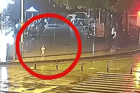 凌晨2点，外卖小哥派送一名4岁女童…图片