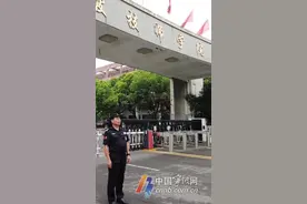 这位保安大叔不简单 竟有消防员、救护员、初级社工等多种证书图片