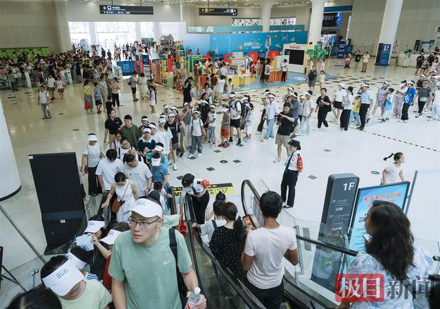 武汉“科技游”暑期持续升温，日均万余人打卡湖北科技馆