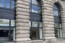 实探比亚迪仰望全国首店：累计大定超4000辆，销售人员主要来自超豪华品牌图片