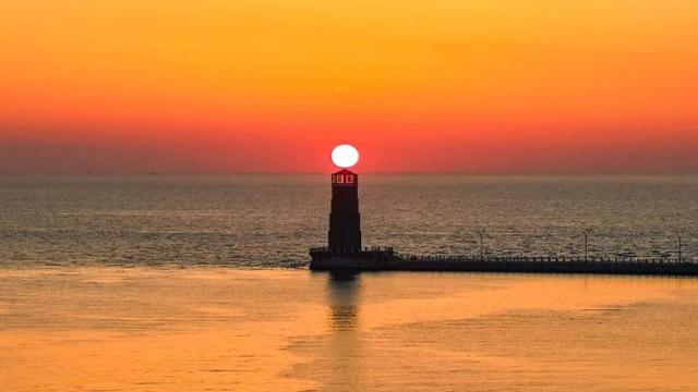 众拍 | 海龙湾灯塔日出