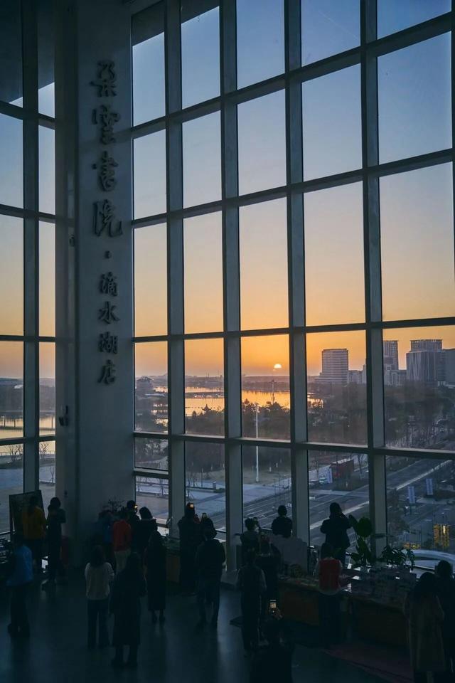 快闪！好书冲过来了！辞旧迎新，申城书香大餐上新