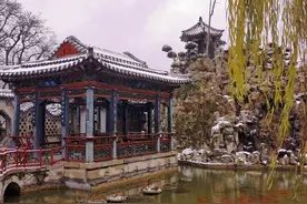 雪后十笏园：青砖灰瓦白雪，飞檐斗拱堆叠图片