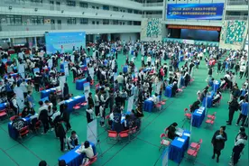 提供超1500个优质对口实习岗位！华强职校举办“岗位实习双选会”图片
