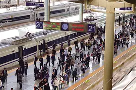 兰州车站运力全开“五一”假期加开多对列车图片