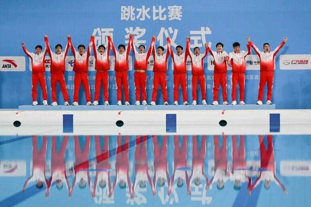 广东跳水续写 “八连冠”传奇！谢思埸、陈艾森感恩队友一路相伴，全红婵化身摄影师为谢思埸和妻儿拍照