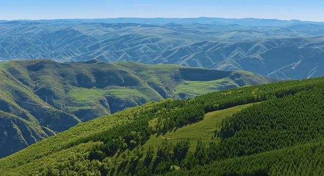 央妈背书全网发布！一条片子就让全国游客争着要来呼和浩特，太震撼了！