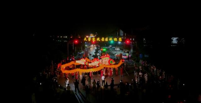安徽天堂寨景区：“化鱼成龙”夜游启幕 非遗民俗点亮夜间经济