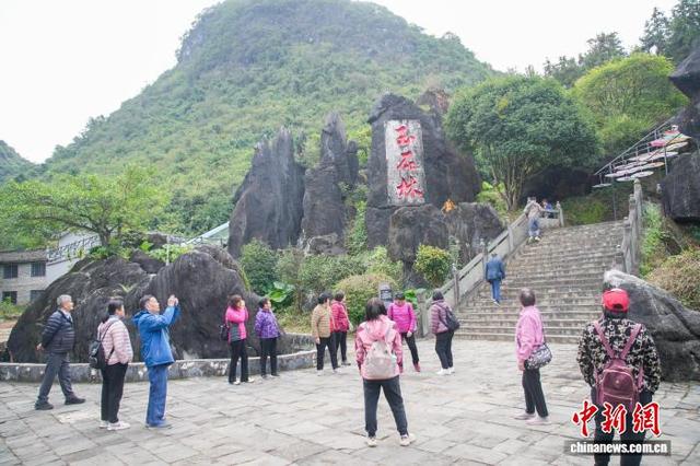 从“伤疤”到“名片” 广西贺州矿区变景区