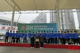 邵阳县七中子足球队在2024湖南省足球协会青少年锦标赛中荣获第六名图片