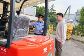 叉车占道停放、无证作业？松江市场监管部门这样整治→图片