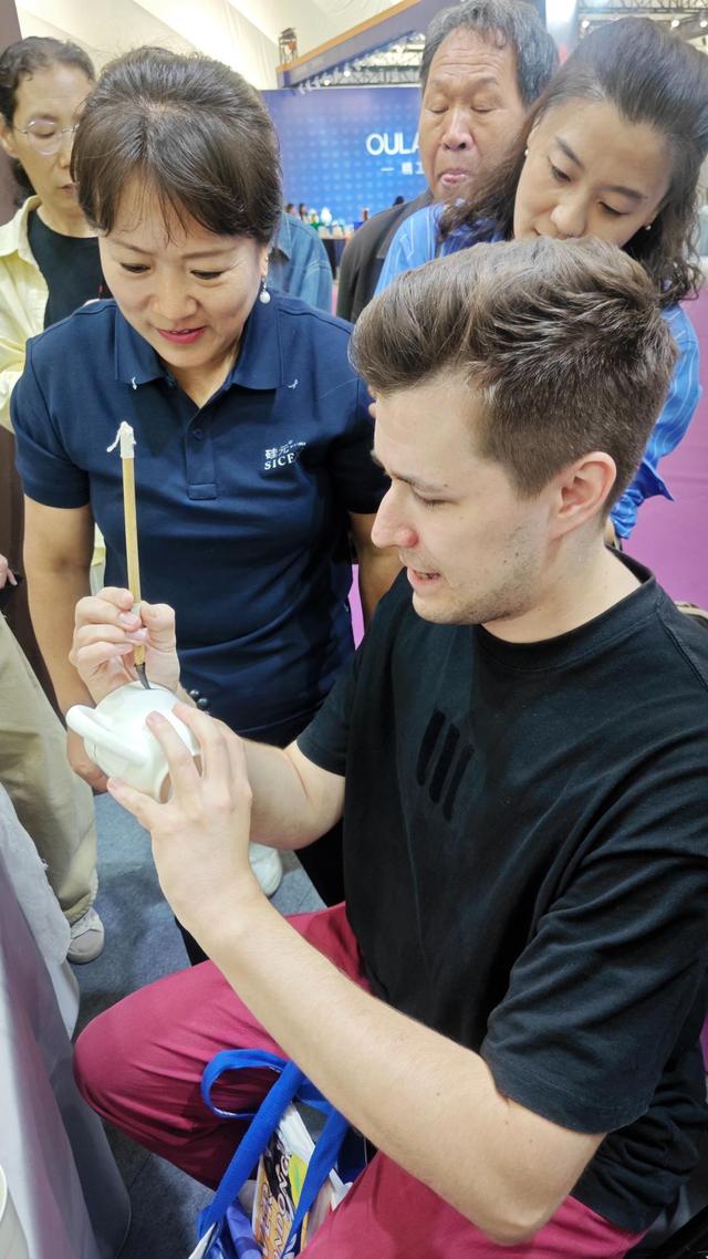 淄博为啥让外国网红流连忘返