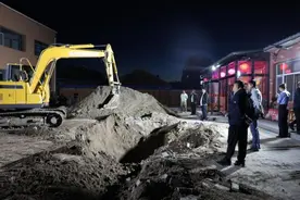 挖掘机连挖3天3夜发现2具遗骸！警方：被害人因为这件事被杀……图片