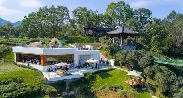 秋游六安看彩林 冬来滑雪泡温泉