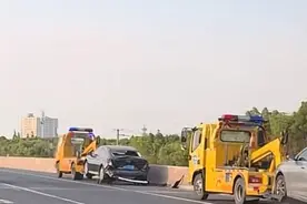 G15沈海高速往江苏方向发生一起三车事故 所幸无人员伤亡图片